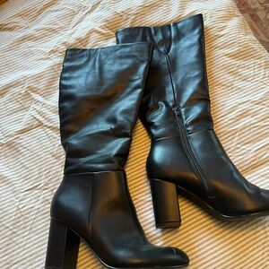 Amazon Essentials Black Heeled Boots
